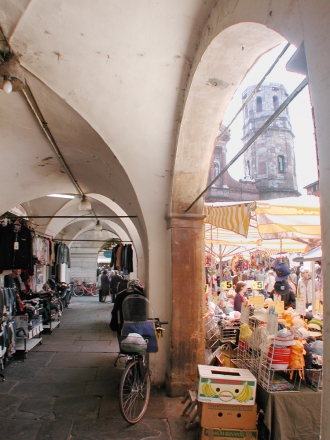 The market and the portico